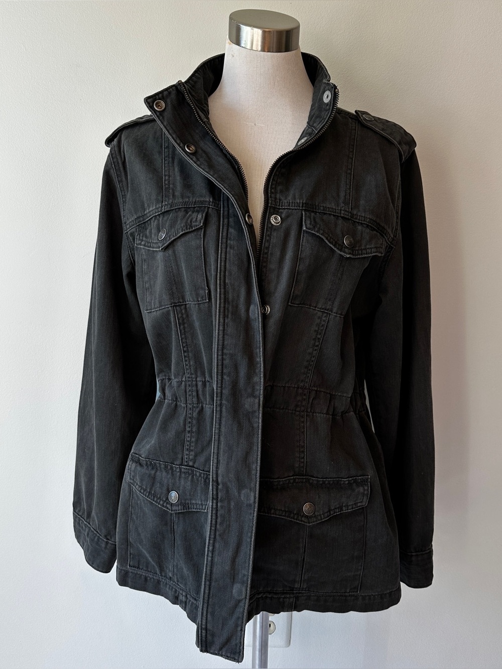 Levi’s Women’s Grey Cotton Denim Jacket Full Zip Cargo Hip Length Utility XL